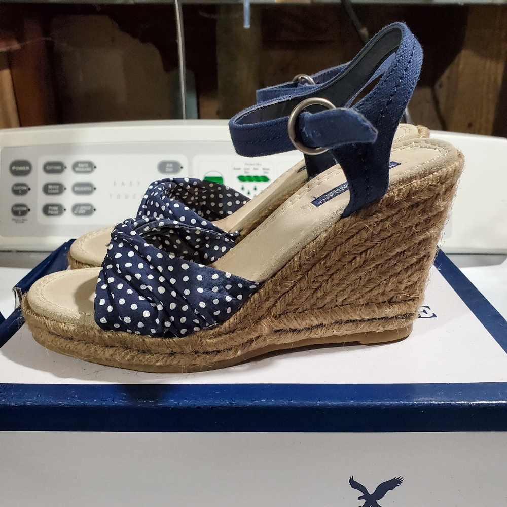 American Eagle platform shoes